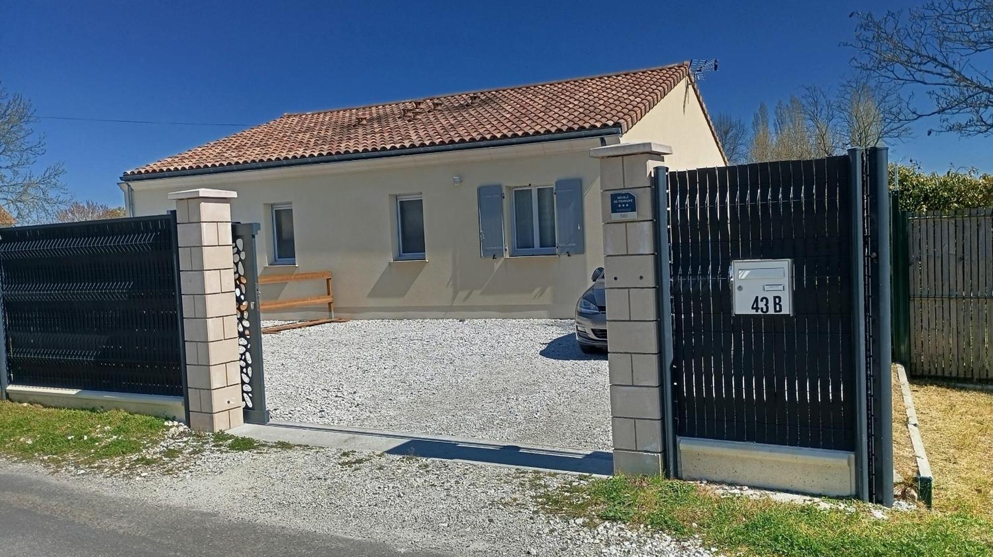 Meuble De Tourisme Classe 3 Etoiles Le Ptit Coin De Soleil - Ciers D'abzac *